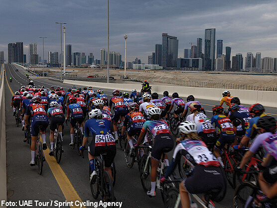 Elisa Longo Borghini y Pauline Ferrand-Prévot encabezan el pelotón UAE Tour Femenino Elisa Longo Borghini y Pauline Ferrand-Prévot encabezan el pelotón UAE Tour Femenino