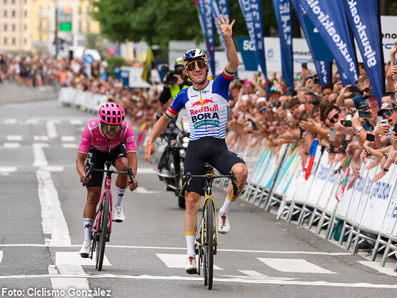 Remco Evenepoel logra su cuarta Clásica de San Sebastián tras imponerse a Richard Carapaz Remco Evenepoel logra su cuarta Clásica de San Sebastián tras imponerse a Richard Carapaz
