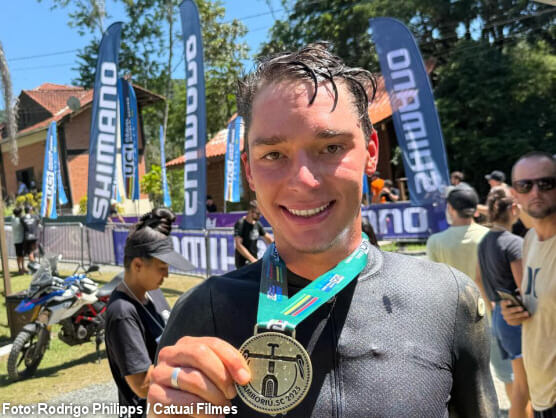 Simon Pellaud y Madeleine Nutt se imponen en la UCI Gravel World Series Brazil