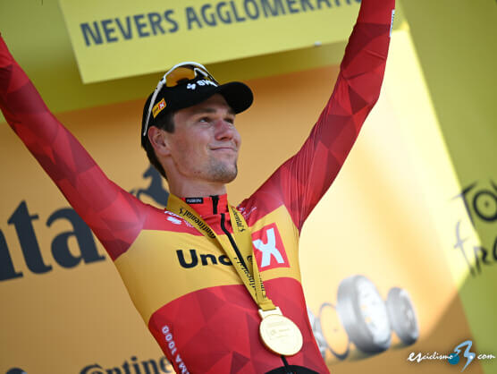 Søren Wærenskjold gana al esprint en Nevers la etapa más rápida de la historia del Tour de Francia Søren Wærenskjold gana al esprint en Nevers la etapa más rápida de la historia del Tour de Francia