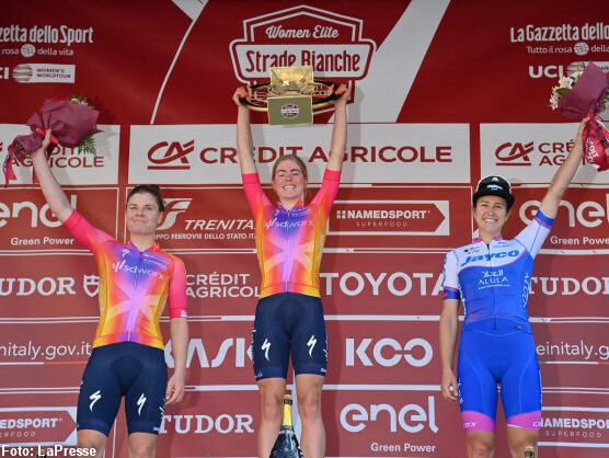 Demi Vollering puede con Lotte Kopecky en la Strade Bianche Femenina