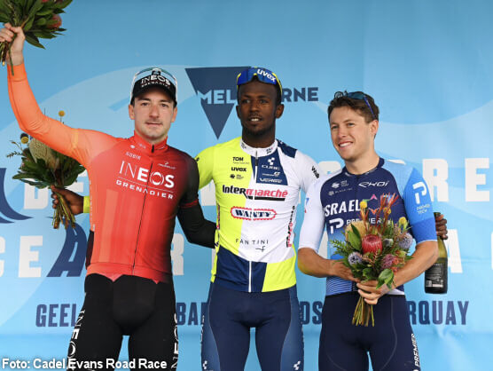Biniam Girmay inaugura su contador anual de victorias en la Surf Coast Classic