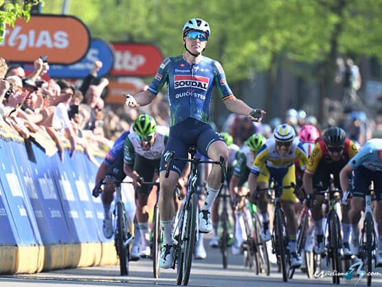 Tim Merlier se impone a Fernando Gaviria en el Tour de Limburgo