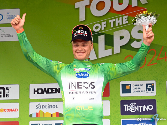 Tobias Foss, primer lder del Tour de los Alpes tras una explosiva etapa