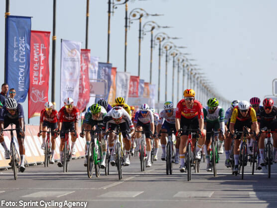 Erlend Blikra se impone en Sohar y Mauro Schmid mantiene el liderato del Tour de Om�n
