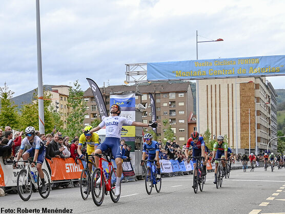 Héctor Álvarez gana en Mieres y Van den Broek sigue líder de la Vuelta a la Montaña Central Héctor Álvarez gana en Mieres y Van den Broek sigue líder de la Vuelta a la Montaña Central
