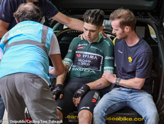 Wout van Aert trasladado al hospital para pasar pruebas radiológicas Wout van Aert trasladado al hospital para pasar pruebas radiológicas