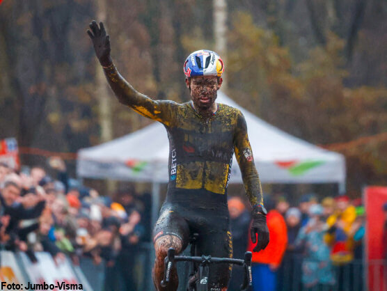 Wout van Aert y Marion Norbert Riberolle dominan en el Exact Cross de Essen