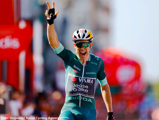 Vuelta a España: Wout Van Aert también se impone en Baiona, Ben O'Connor sigue líder Vuelta a España: Wout Van Aert también se impone en Baiona, Ben O'Connor sigue líder