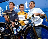 La bicicleta dorada de Roberto Heras alcanza los 25.000 euros a 48 horas del cierre de la subasta La bicicleta dorada de Roberto Heras alcanza los 25.000 euros a 48 horas del cierre de la subasta