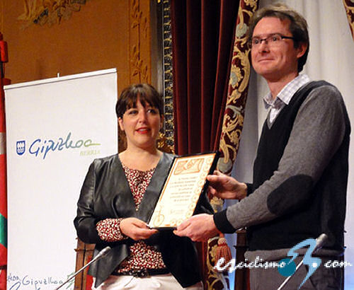 ConBici entrega su premio a la Movilidad Sostenible a la Diputación Foral de Guipúzcoa ConBici entrega su premio a la Movilidad Sostenible a la Diputación Foral de Guipúzcoa