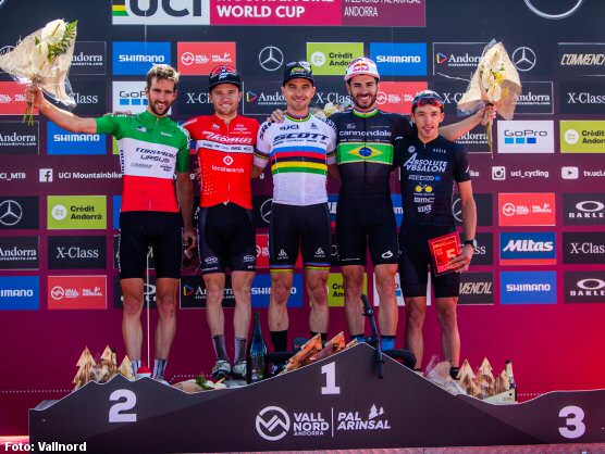 Nino Schurter se lleva la victoria en las finales de XCO de la Copa del Mundo
