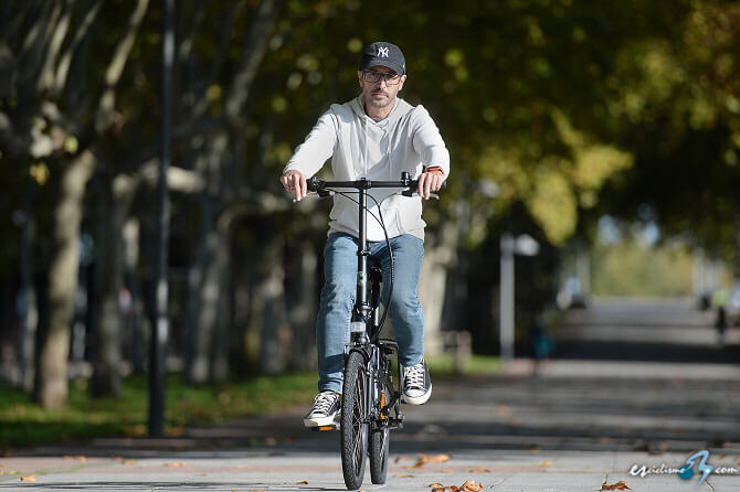 Rodando por Salamanca con la bicicleta urbana plegable DAHON Vybe D7
