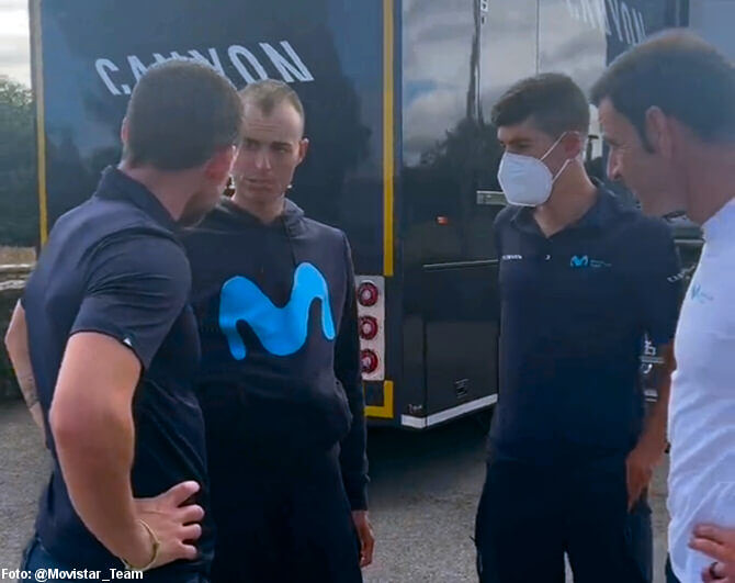 Enric Mas se despide de sus compañeros en el Tour de Francia