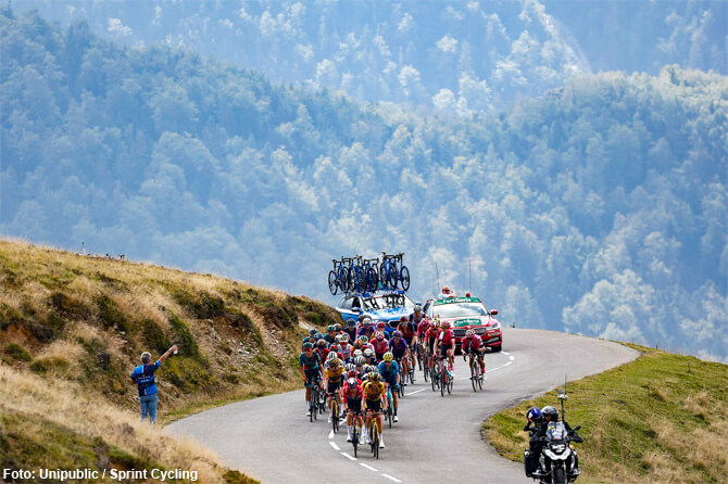 Jumbo-Visma tira del pelotón