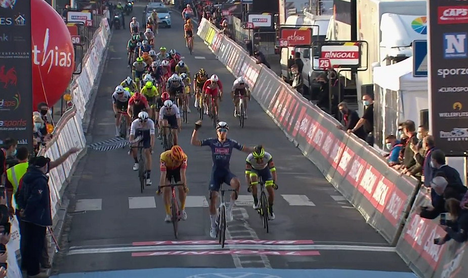 Tim Merlier triunfa en Le Samyn