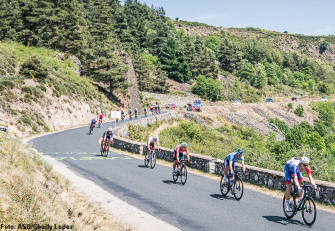 Grupo de escapados en la etapa 14 del Tour de Francia 2022