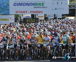 José Antonio Hermida estrenó en la GimondiBike el maillot de Campeón del Mundo José Antonio Hermida estrenó en la GimondiBike el maillot de Campeón del Mundo