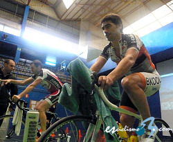 Julián Sanz se impone en el reto 300 Km BKOOL a los triatletas del Urbiko Triatloi Julián Sanz se impone en el reto 300 Km BKOOL a los triatletas del Urbiko Triatloi