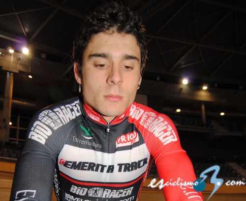 Peru Lozano (Extremadura-BioRacer) cuelga la bicicleta Peru Lozano (Extremadura-BioRacer) cuelga la bicicleta