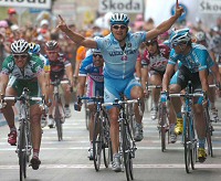 Giro de Italia: Robert Forster gana al sprint la quinta etapa y Di Luca contina lder