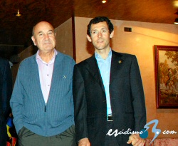 Asociación de Exciclistas de Asturias otorga a Roberto Heras la Insignia de Oro Asociación de Exciclistas de Asturias otorga a Roberto Heras la Insignia de Oro