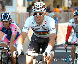 Thor Hushovd estrenó su maillot de Campeón del Mundo en el Giro del Piamonte Thor Hushovd estrenó su maillot de Campeón del Mundo en el Giro del Piamonte
