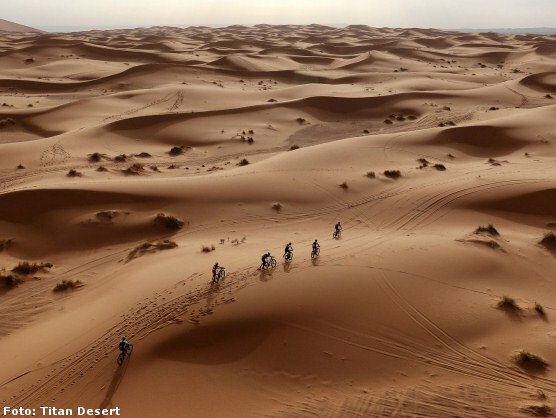 La Titan Desert Marruecos lleva con Aural el sonido de la vida al desierto La Titan Desert Marruecos lleva con Aural el sonido de la vida al desierto