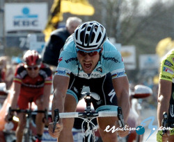 París-Bruselas: Tom Boonen supera al sprint a Renshaw y Freire París-Bruselas: Tom Boonen supera al sprint a Renshaw y Freire