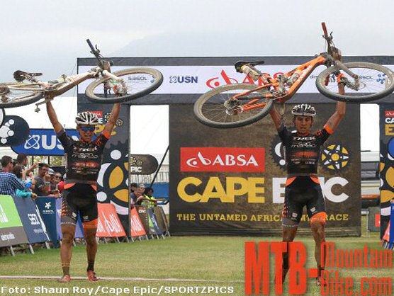 Cape Epic: Porro y Ferraro ganan la cuarta, Platt y Huber siguen líderes Cape Epic: Porro y Ferraro ganan la cuarta, Platt y Huber siguen líderes