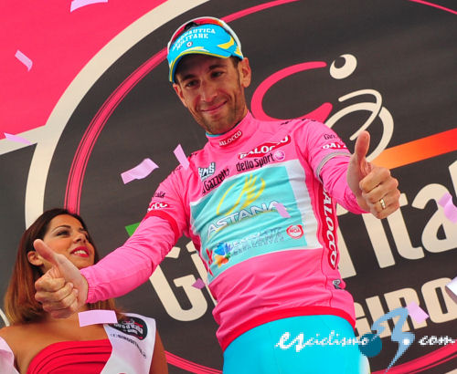 Nibali señala a Landa como rival en el Giro y no descarta ayudar a Aru en el Tour de Francia Nibali señala a Landa como rival en el Giro y no descarta ayudar a Aru en el Tour de Francia