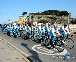 Ex ciclistas y auxiliares del Xacobeo reclaman una deuda de 300.000 euros a la Fundación Ciclismo Galego Ex ciclistas y auxiliares del Xacobeo reclaman una deuda de 300.000 euros a la Fundación Ciclismo Galego