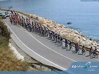 Ciclismo
Ciclistas junto al mar